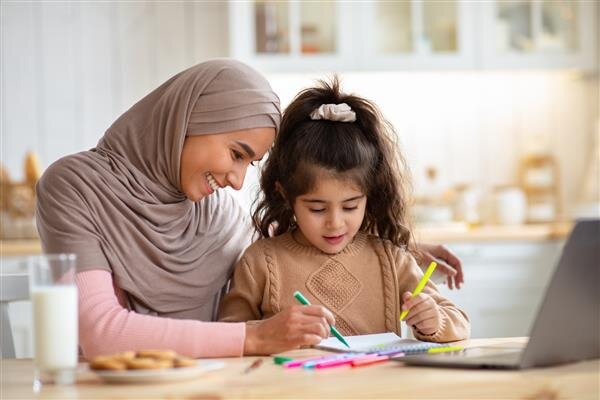 روزمرگی‌های دو مادر؛ وقتی شیوه‌های نوین آموزشی جای مادر را نمی‌گیرد