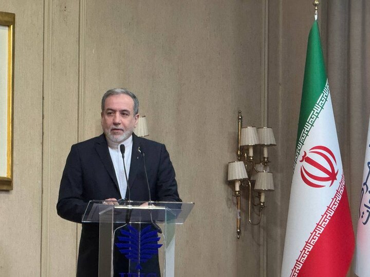 ناوهای آمریکایی در نزدیکی آب های ایران: تهدید واقعی یا بازی دیپلماتیک؟ ناوهای آمریکایی در نزدیکی آب های ایران: تهدید واقعی یا بازی دیپلماتیک؟
