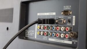 هشدار: کابل‌های HDMI قدیمی، تلویزیون هوشمند جدید شما را نابود می‌کنند