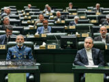 وقتی کاغذ تنها می‌ماند؛ از منچوری تا یک قاب در مجلس
