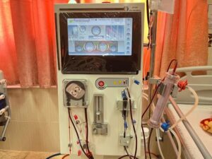 اهدای دستگاه دیالیز ۱۲ میلیارد ریالی به بیمارستان شهدای دهگلان