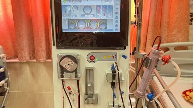 اهدای دستگاه دیالیز ۱۲ میلیارد ریالی به بیمارستان شهدای دهگلان