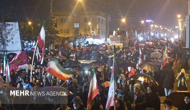 باران حریف یاسوجی‌ها نشد؛ راهپیمایی باشکوه دیار آریوبرزن