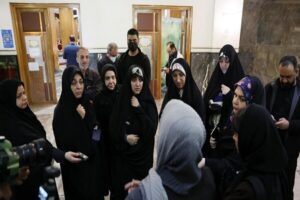 بازدید «بهروز آذر» از محل اسکان شهروندان آسیب‌دیده جنگ