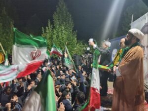 جشن زندگی در کنار حماسه مردمی؛ عروس و داماد در تجمع فاضل‌آباد