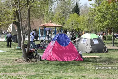 سیزده‌بدر مردم تهران در اوضاع جنگی+ عکس