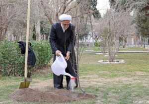 محسنی اژه‌ای، یک اصله نهال غرس کرد
