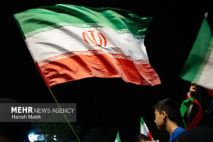 مردم چادگان همچنان پایبند در میدان