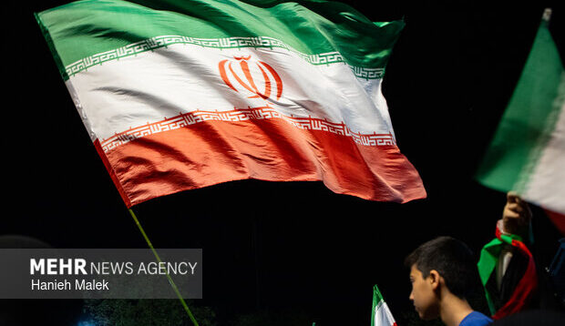 مردم چادگان همچنان پایبند در میدان