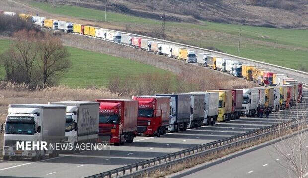 واردات کالاهای اساسی از استان‌های مرزی تمدید شد