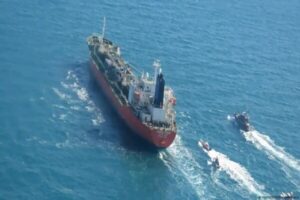 چرا ایران کشتی‌های تجاری دشمن را توقیف کرد؟ حقوقدان پاسخ می‌دهد