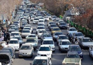 آخرین وضعیت جوی و ترافیکی جاده‌های کشور / ترافیک سنگین در محورهای ورودی تهران گزارش شد