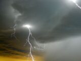 آماده‌باش برای طوفان و رعدوبرق در ۱۲ استان / باران، باد شدید و گردوخاک در راه است