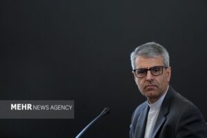 امپراطور ناچار شد با واقعیت کنار بیاید