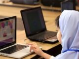 انتقاد از برگزاری آزمون حضوری دانش آموزان: چرا به بچه ها استرس می دهید؟ آنها مجازی درس خوانده اند بنابراین باید مجازی امتحان بدهند!