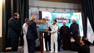 جامعه قرآنی از بازماندگان و شهدای ناوشکن قهرمان دنا تجلیل کرد