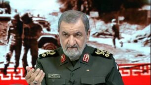 سرلشکر رضایی: آمریکایی ها باید دندان نفت را در خلیج فارس بکشند