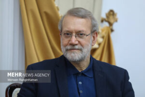 شهید علی لاریجانی الگویی از بندگی و مسئولیت‌پذیری بود