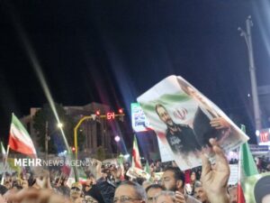 ملت ایران با حفظ عزت در میدان است