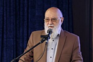 چمران: انبار نفت شهران باید جابه‌جا شود