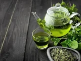 چه کسانی نباید چای سبز بخورند؟