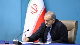 کنایه رئیس جمهور با اشاره به قدمت ۴۵۰۰ ساله نام ایران