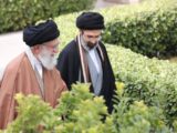 انتشار تصویر ویژه از رهبر انقلاب در کنار امام شهید به مناسبت عید غدیر