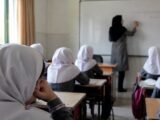 واکنش کاربران خبرآنلاین به ضعف آموزش؛ دانش‌آموزان امیدی به آینده ندارند مشکل فقط مدرسه نیست/ از روزی که منزلت معلم از بین رفت سراشیبی آموزش آغاز شد
