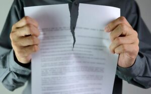 فسخ قرارداد؛ آیا هر پشیمانی حق فسخ ایجاد می‌کند؟