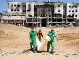 کشف ۱۱۲ پیکر از زیر آوار در غزه پس از ۲ هفته عملیات امداد