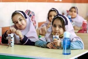 کم‌تحرکی دانش‌آموزان؛ زنگ خطر چاقی و دیابت / شیر مدارس امسال هم توزیع می‌شود / برنامه جدید وزارت بهداشت برای سلامت دانش‌آموزان